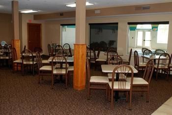 Hostal Northfield Inn, Suites & Conference Center