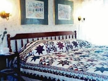 Bed & Breakfast Nichols Guest House B & B