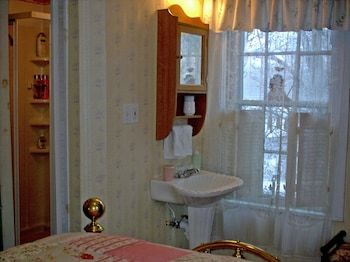 Bed & Breakfast Nichols Guest House B & B