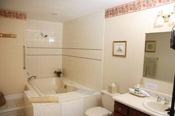 Bed & Breakfast Brightwood Inn Country Inn