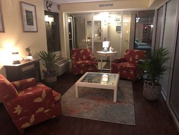 Hotel A Victory Inn & Suites- Muskegon
