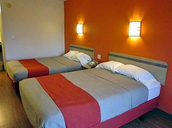 Motel 6 Detroit - East Warren