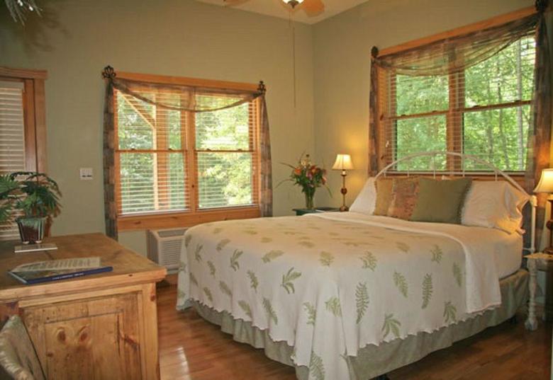 Bent Creek Lodge Bed & Breakfast