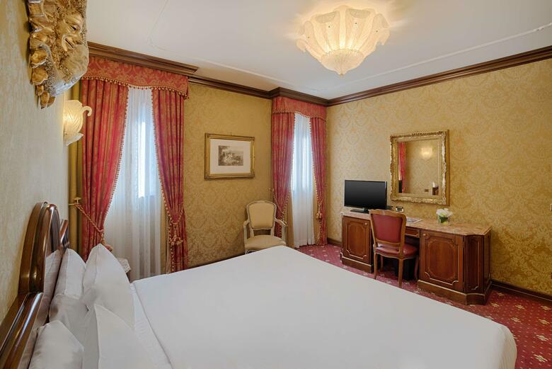 Hotel NH Venezia Santa Lucia