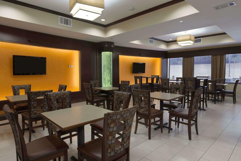 Hotel Baymont Inn & Suites Victoria