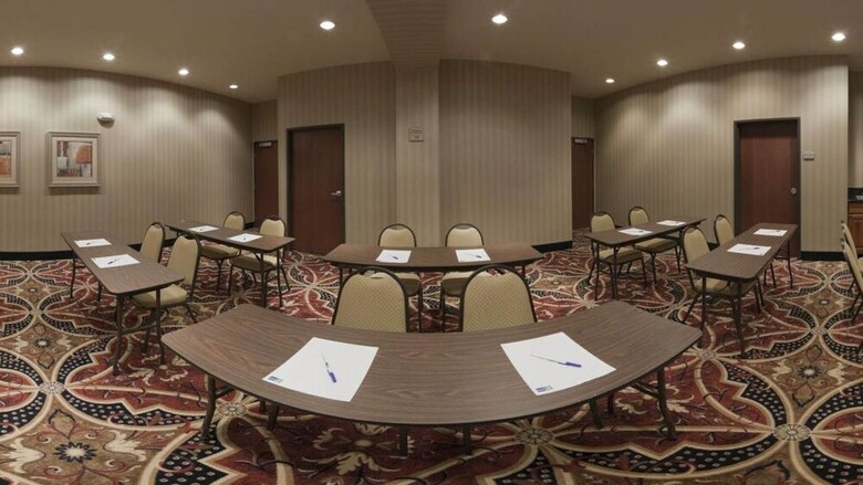 Holiday Inn Express Hotel & Suites Corsicana