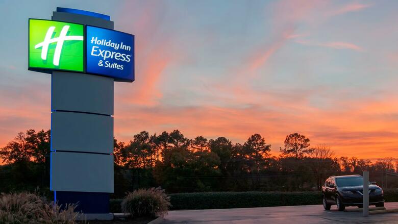 Holiday Inn Express Hotel & Suites Spence Lane