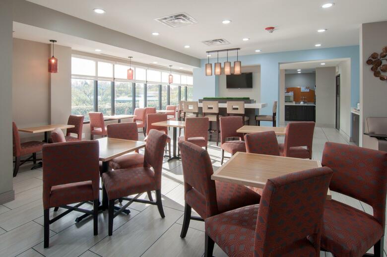 Holiday Inn Express Hotel & Suites Spence Lane