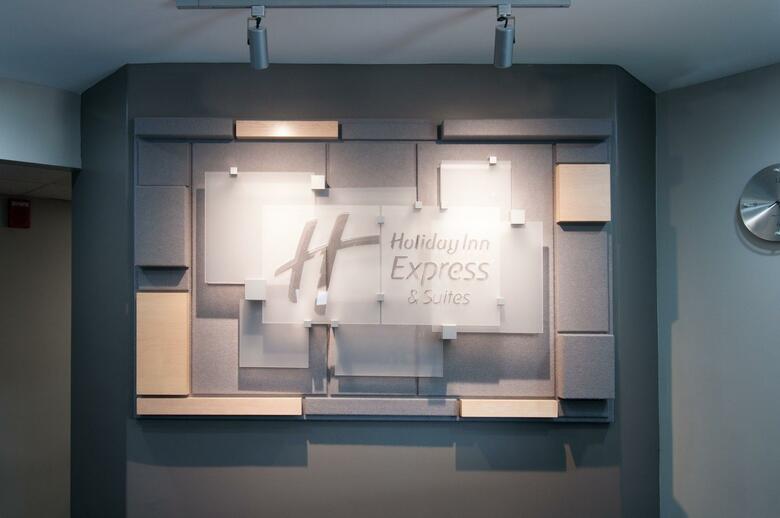 Holiday Inn Express Hotel & Suites Spence Lane