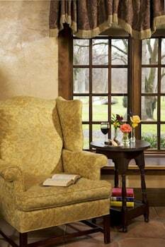 Bed & Breakfast Hillbrook Inn