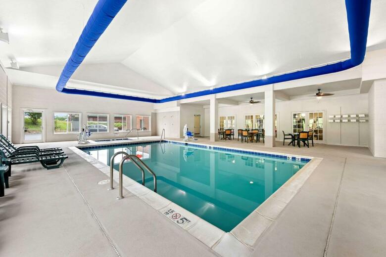 Hotel Comfort Suites Abingdon