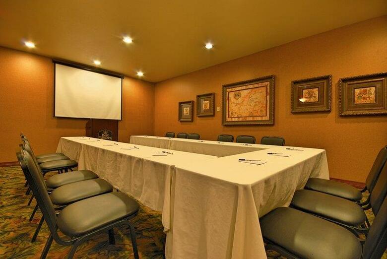 Hotel Best Western Plus Crown Colony Inn & Suites