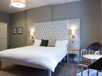 Hostal The County Hotel