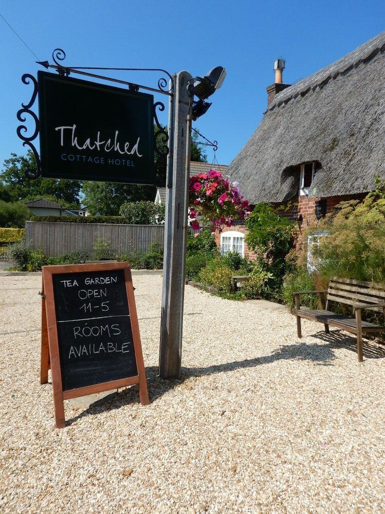Hotel Thatched Cottage