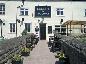 Hostal Nelson & Railway Inn