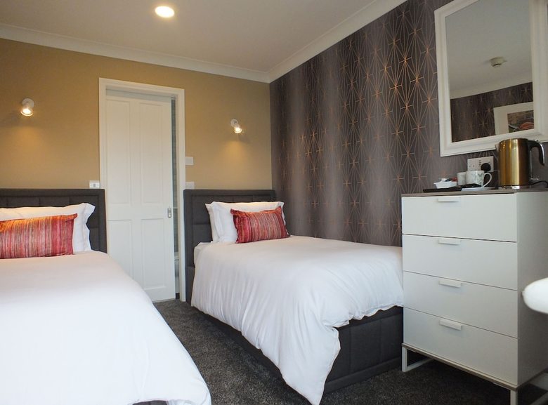 Hostal The Crown Hotel