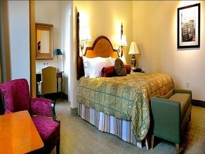 Hotel Golden Lustre