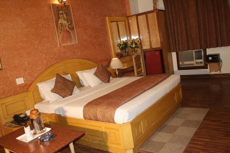 Hotel Rahul Palace