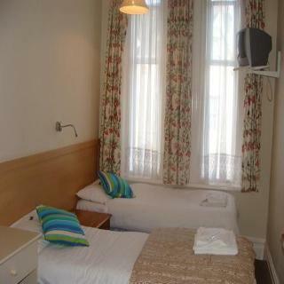 Bonnington Beach Hotel