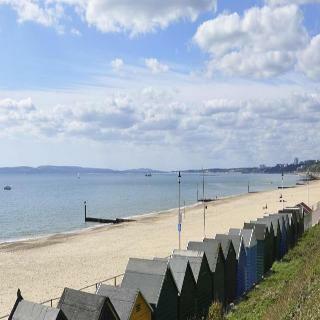 Bonnington Beach Hotel
