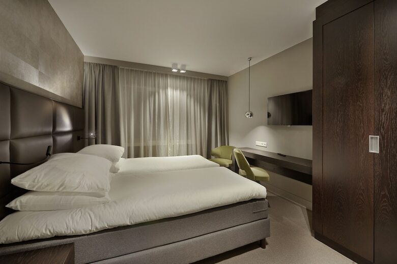 Amsterdam Forest Hotel