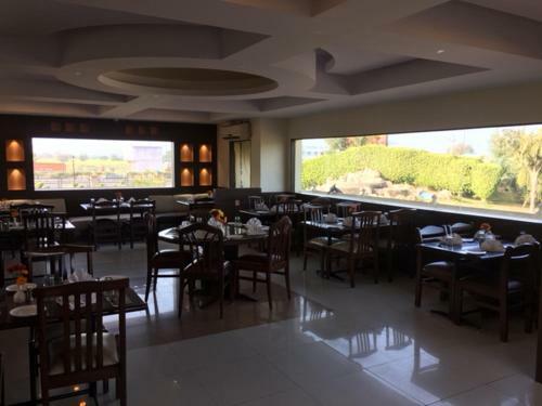 Hotel Shiva Oasis Resort