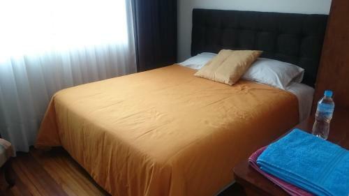 Hostal The Quito Guest House With Yellow Balconies