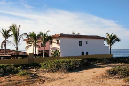 Posada Cerritos Beach Inn