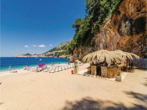 Three-bedroom Apartment Mokosica With Sea View 08