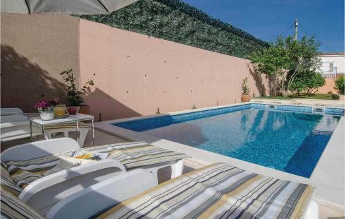 Three-bedroom Apartment Mokosica With Sea View 08