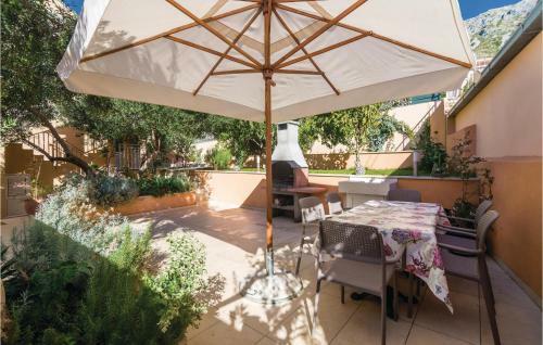 Three-bedroom Apartment Mokosica With Sea View 08