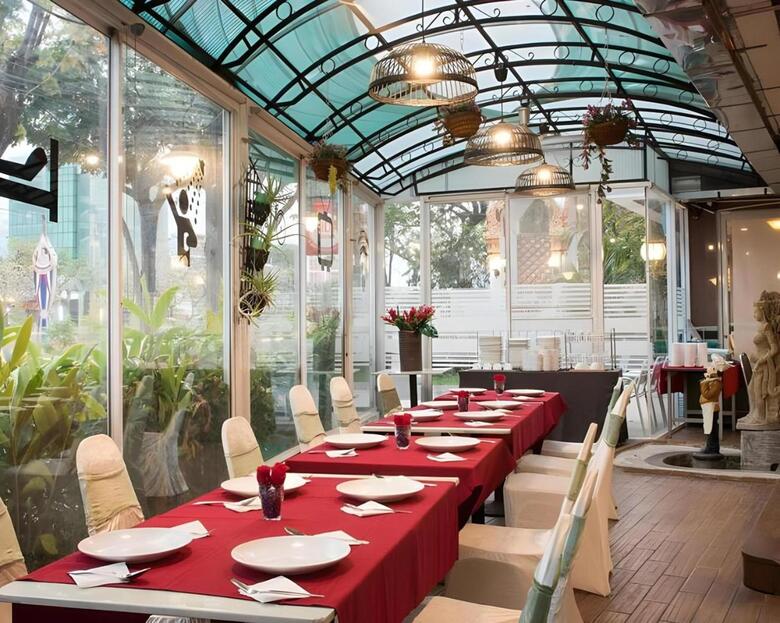Howard Square Boutique Hotel