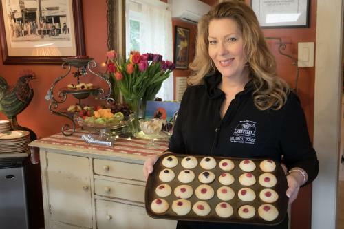Hillcrest House Bed & Breakfast