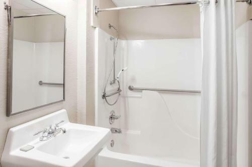 Hotel Super 8 By Wyndham Harrisburg