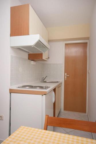 Apartments By The Sea Duce (omis) - 4798