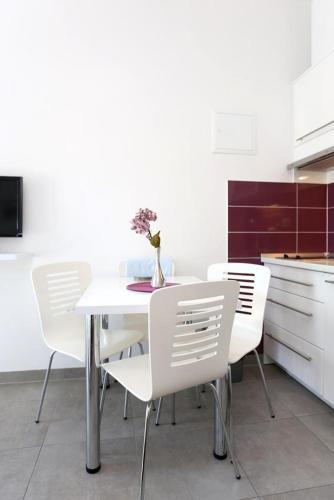 Apartments By The Sea Duce (omis) - 10304