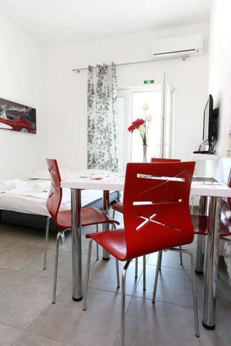 Apartments By The Sea Duce (omis) - 10304