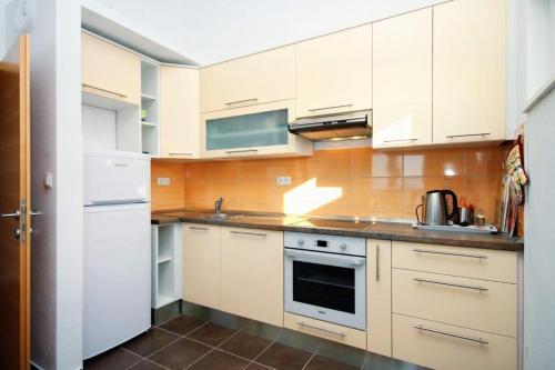 Apartments By The Sea Duce (omis) - 8631