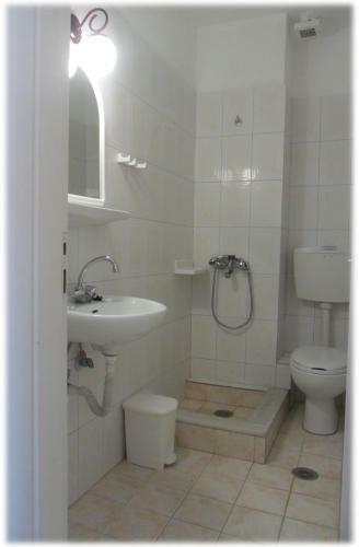 Aeolus Apartments & Studios