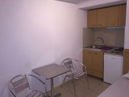 Dimis Studios And Apartments