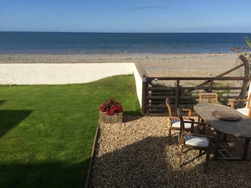 Superb Cintra Beachside Apartments