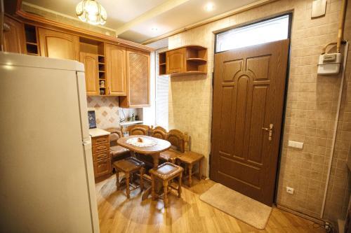 Apartment Snizhna 4