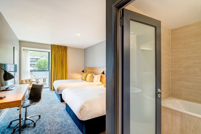 Hotel Apex International