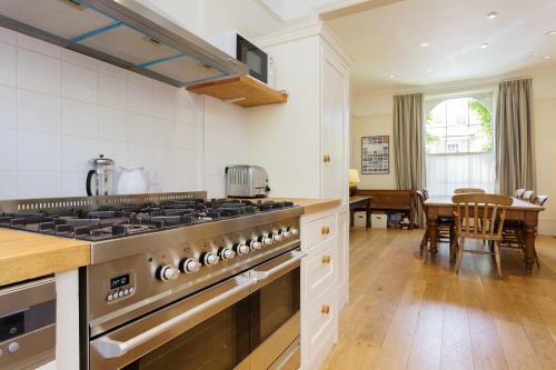 Veeve - Five Bedroom House In Greenwich