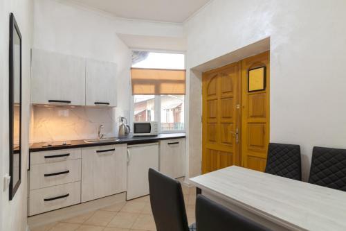 Apartment Panteleimona Kulisha 27