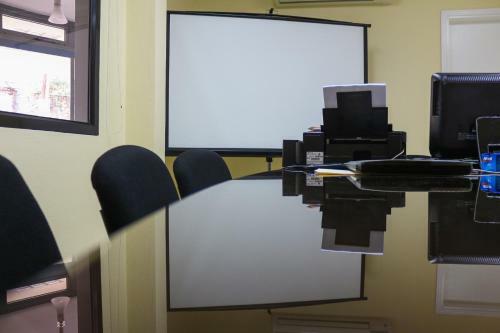 Dolphin Executives Hotel
