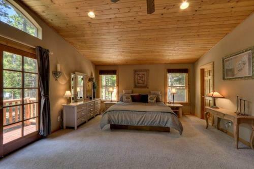 Sleeping Bear Lodge
