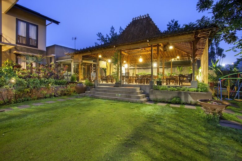 Summer Hills Hotel
