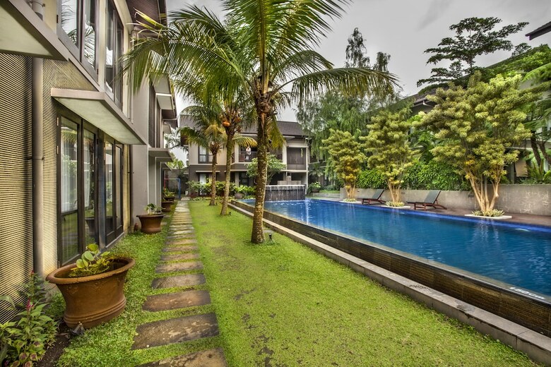 Summer Hills Hotel