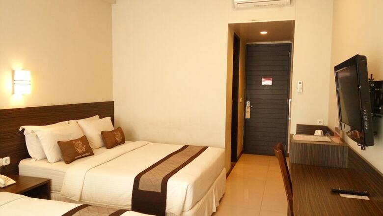Summer Hills Hotel